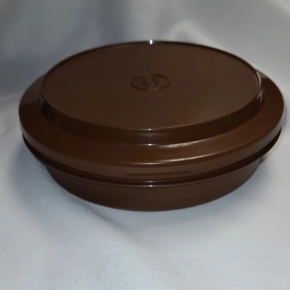 Vintage Tupperware Brown Round Seal And Serve Bowl  1207-21 Lid & 1208-12 Bowl